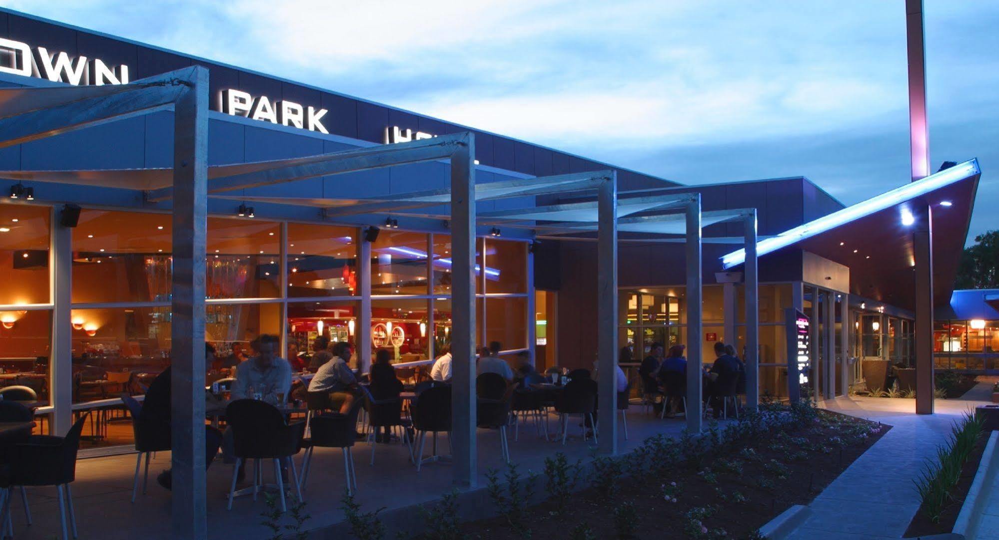 Nightcap At Sandown Park Hotel Noble Park Kültér fotó